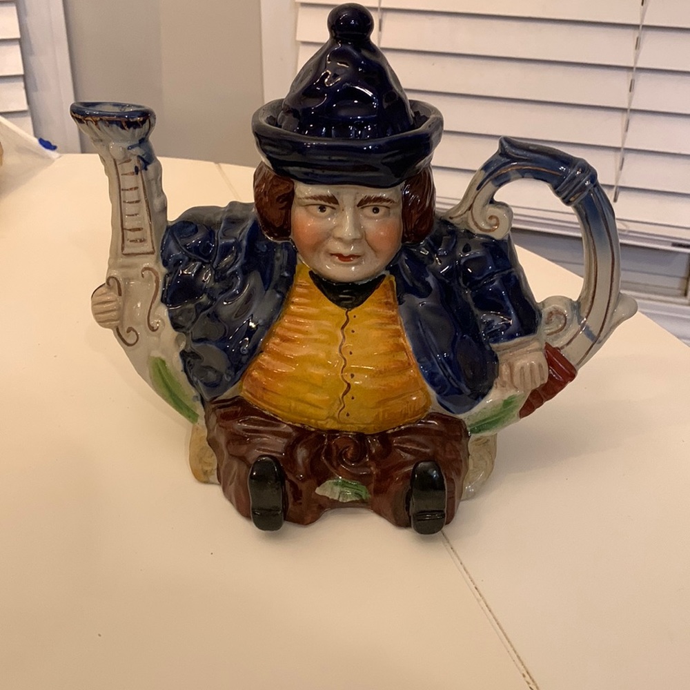 Vintage Toby Parliament Judge teapot